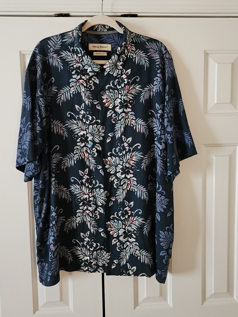 Tommy Bahama Original Fit Men's XL Blue Tropical Floral 100% Silk Short Sleeve